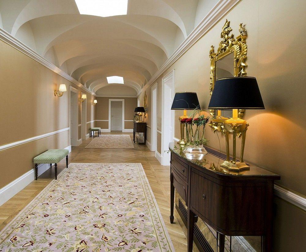Castlemartyr Resort Hotel Interiør billede A hallway