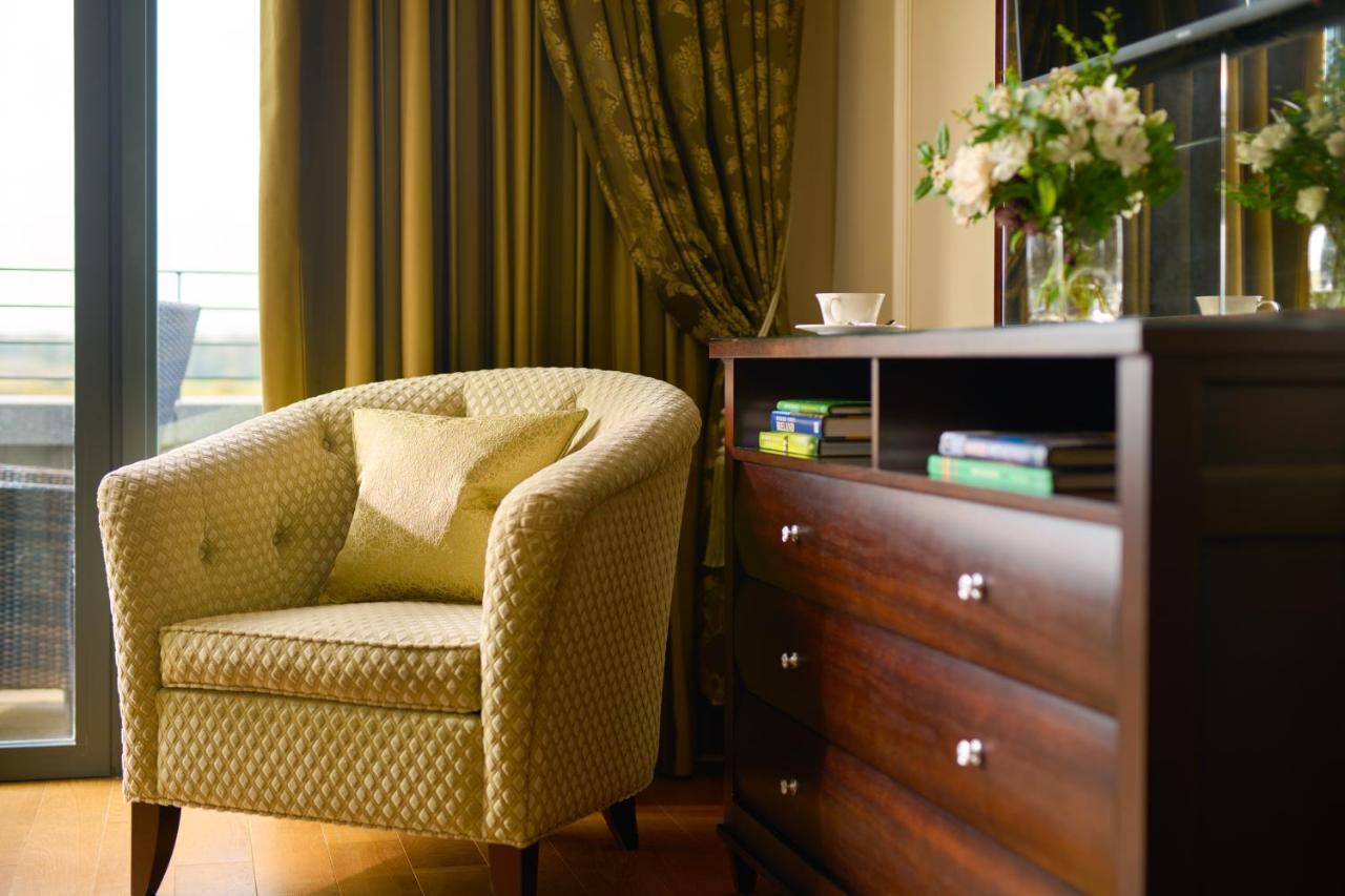 Castlemartyr Resort Hotel Eksteriør billede A modern bedroom