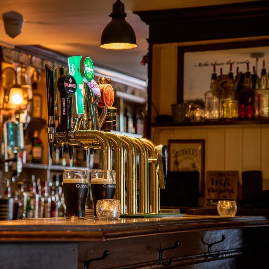 Castlemartyr Resort Hotel Eksteriør billede Beer taps in a pub