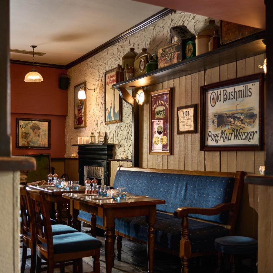 Castlemartyr Resort Hotel Eksteriør billede The interior of the Old Bushmills Inn