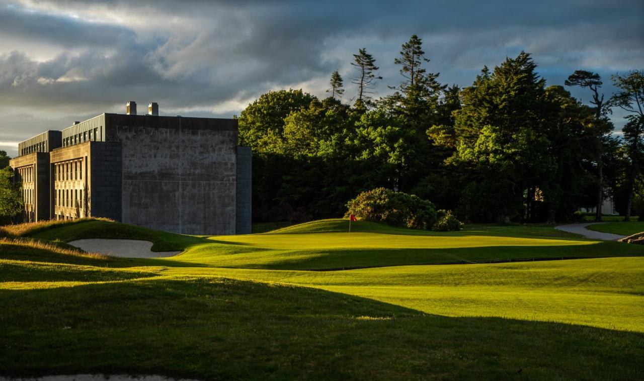 Castlemartyr Resort Hotel Eksteriør billede The 18th green