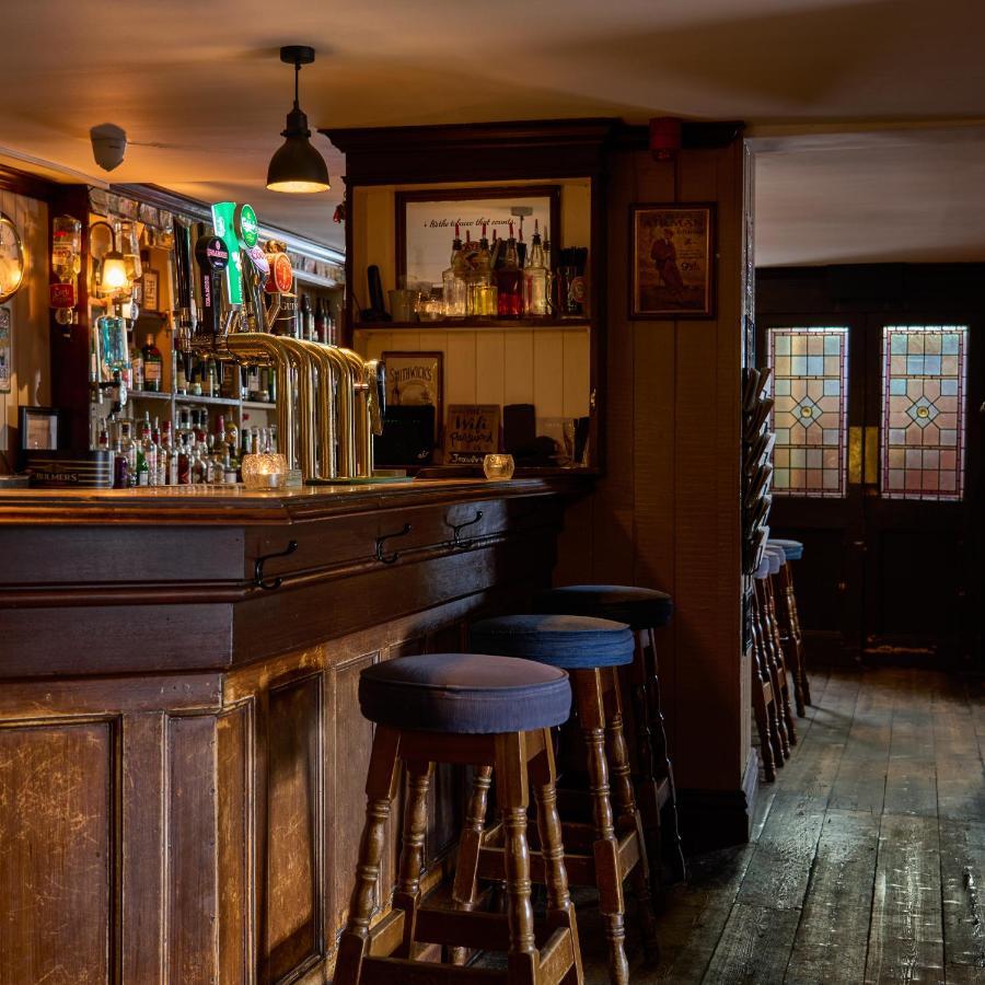 Castlemartyr Resort Hotel Eksteriør billede The bar at The Old Red Lion