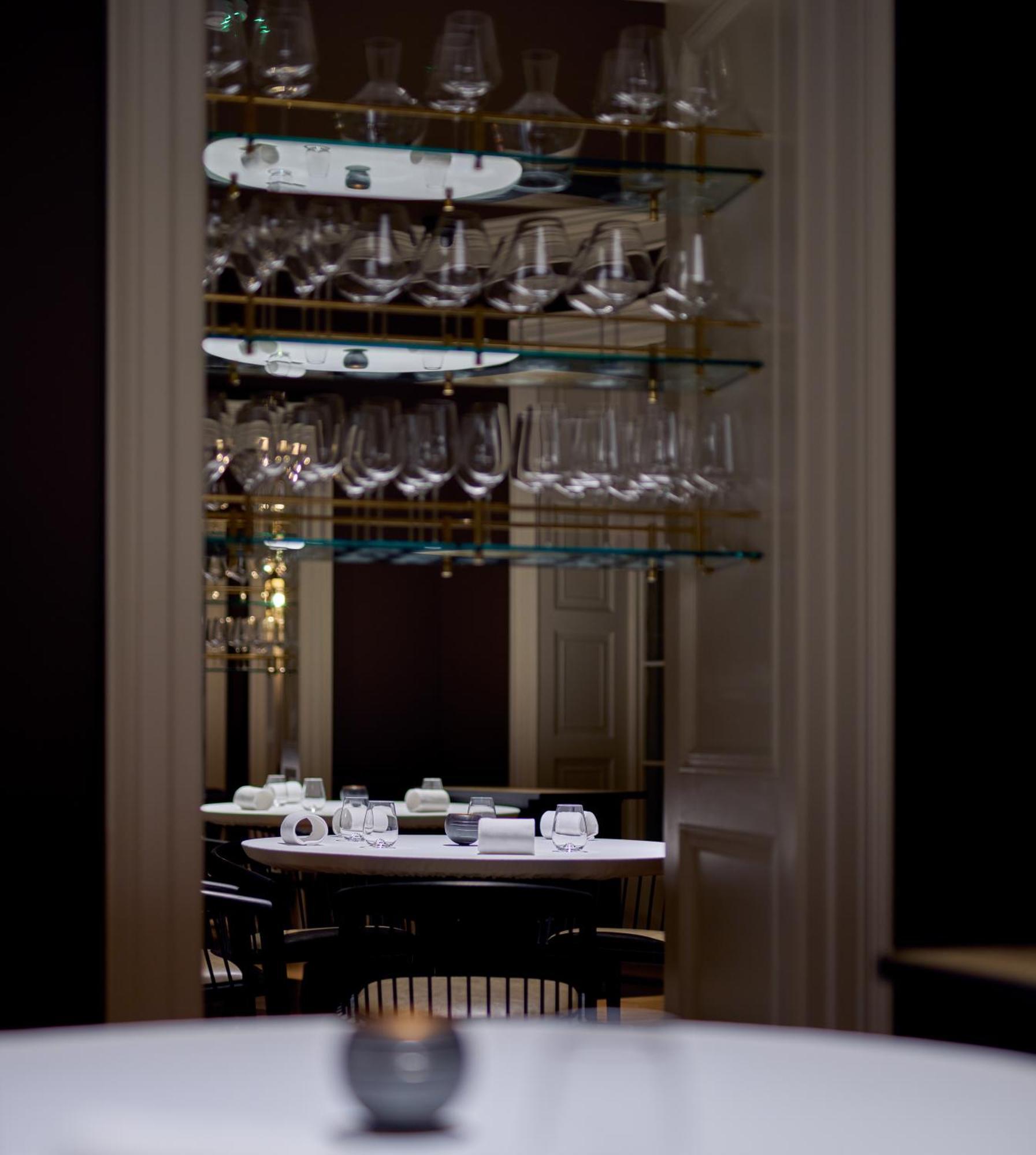 Castlemartyr Resort Hotel Eksteriør billede A wine rack